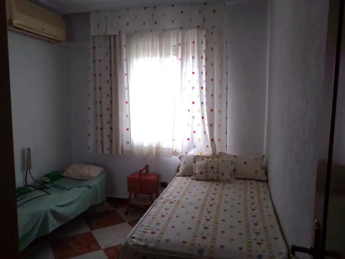 Habitación de Piso en venta en Sevilla con Aire acondicionado, Terraza y Amueblado