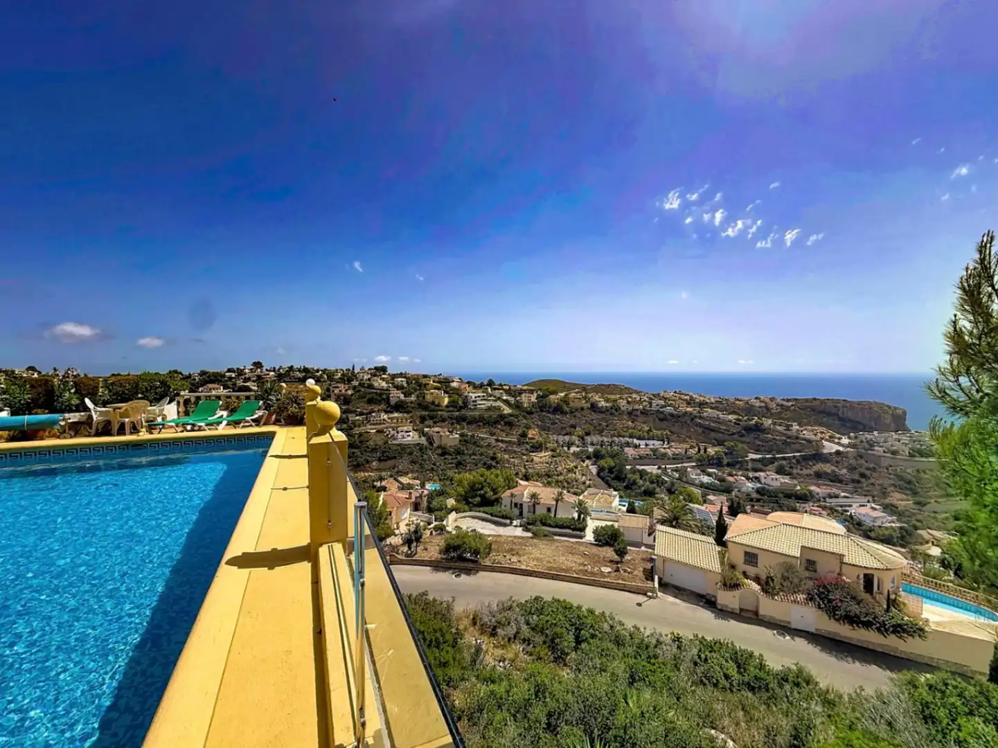 Vista exterior de Casa o chalet en venta en Benitachell / El Poble Nou de Benitatxell con Aire acondicionado, Calefacción y Jardín privado
