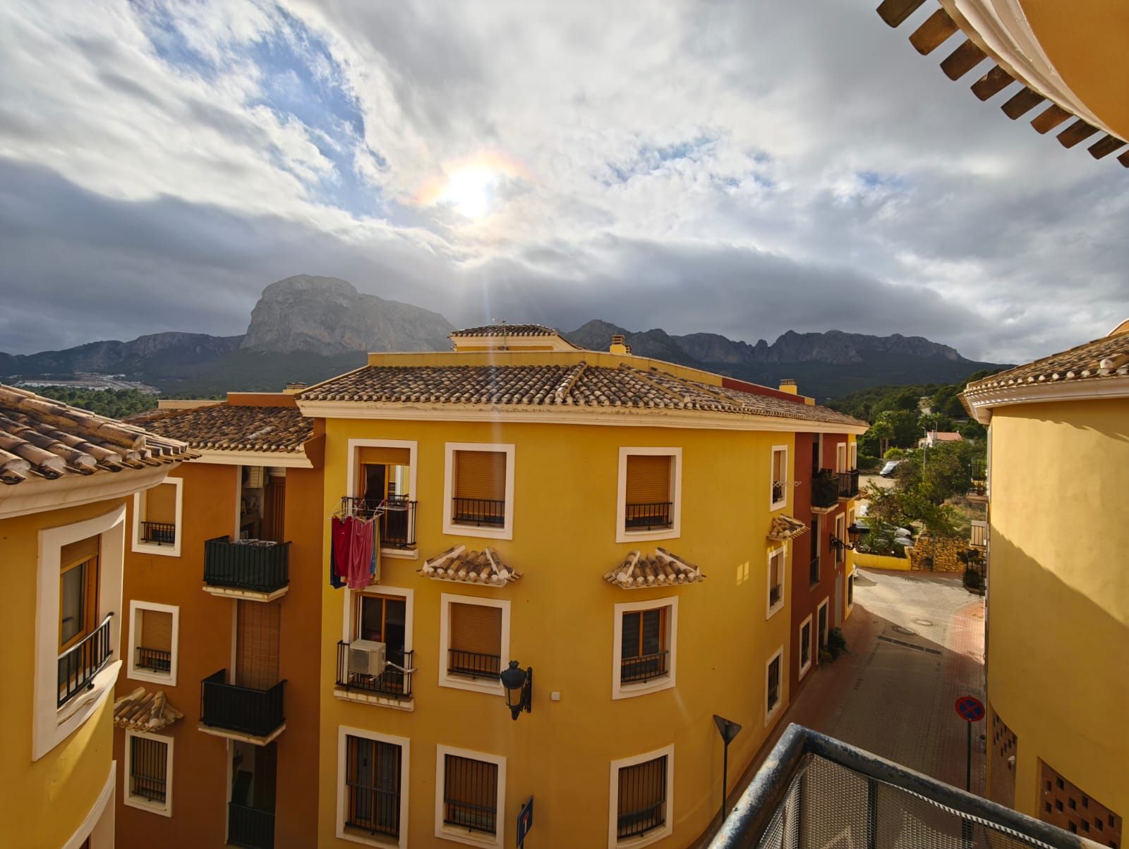 Vista exterior de Apartament en venda en Polop amb Calefacció, Terrassa i Piscina