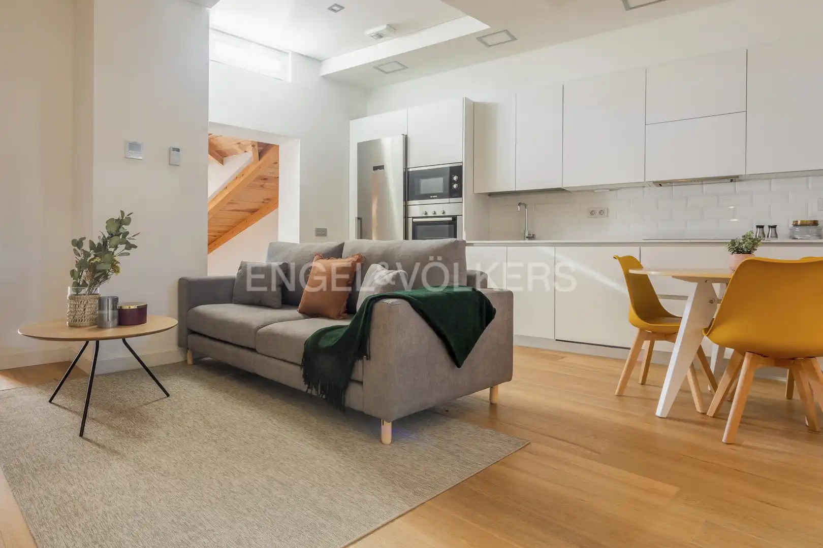 Sala d'estar de Apartament de lloguer en Madrid amb Aire condicionat, Calefacció i Moblat