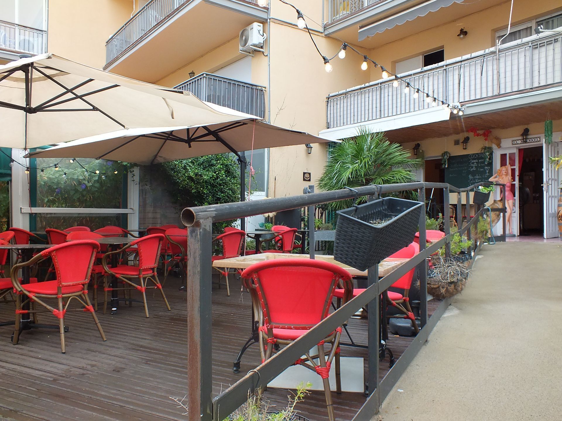 Terrassa de Local en venda en Roses amb Moblat