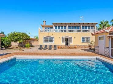 Chalet con piscina en venta en Ciudad Quesada