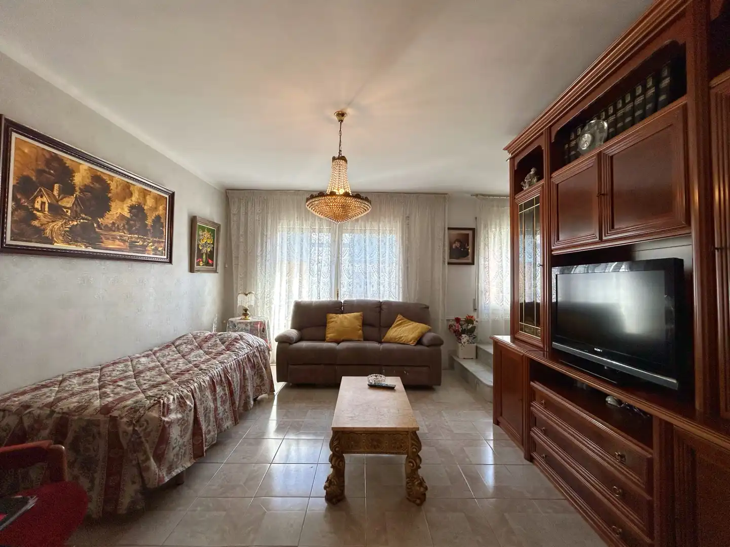 Wohnzimmer von Einfamilien-Reihenhaus zum Verkauf in Vic mit Heizung, Terrasse und Abstellraum