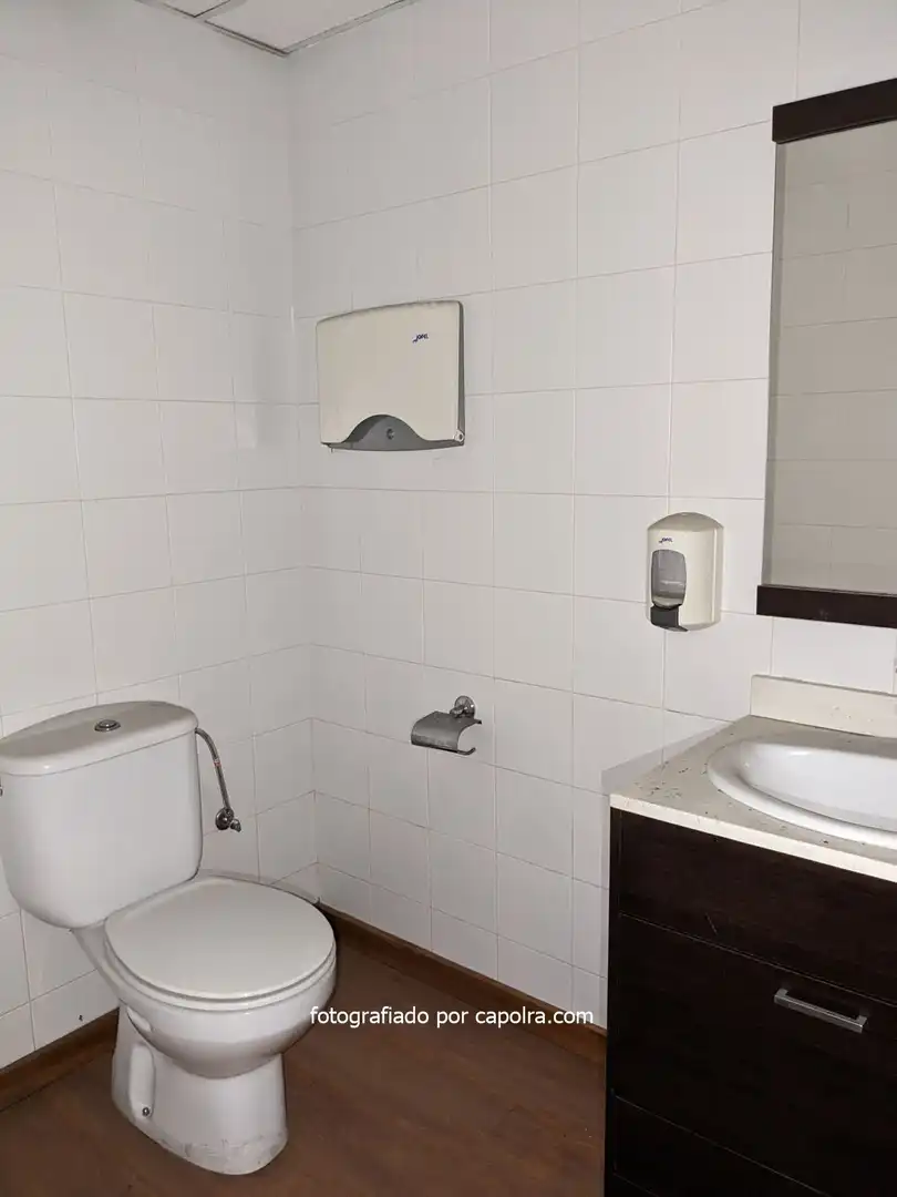 Bany de Oficina en venda en Barcelona amb Aire condicionat i Calefacció