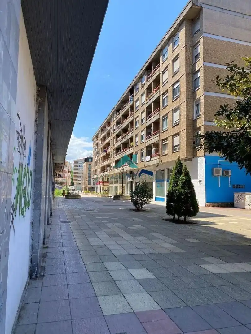 Außenansicht von Geschaftsraum zur Miete in Torrelavega 