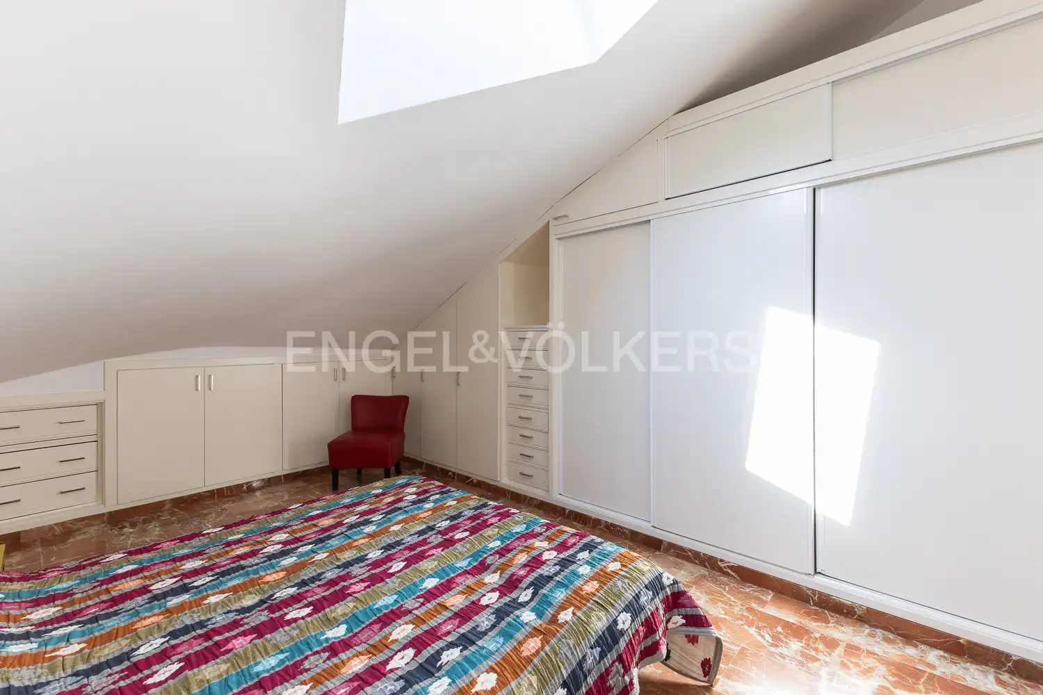 Schlafzimmer von Dachboden zum Verkauf in Valencia mit Klimaanlage, Heizung und Terrasse