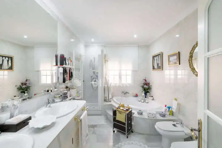 Baño de Casa adosada en venta en El Puerto de Santa María con Calefacción y Jardín privado