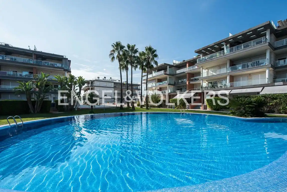 Schwimmbecken von Dachboden zum Verkauf in Oliva mit Klimaanlage, Heizung und Terrasse