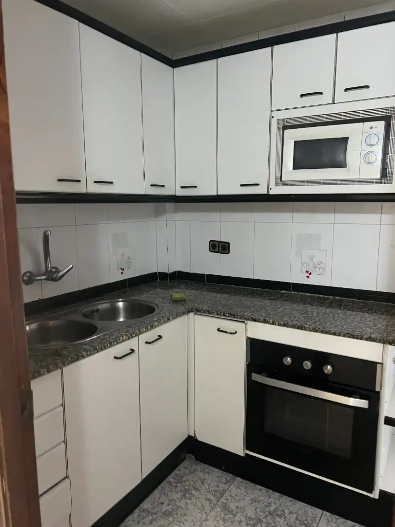 Cocina de Piso en venta en Badalona con Horno, Balcón y Alarma