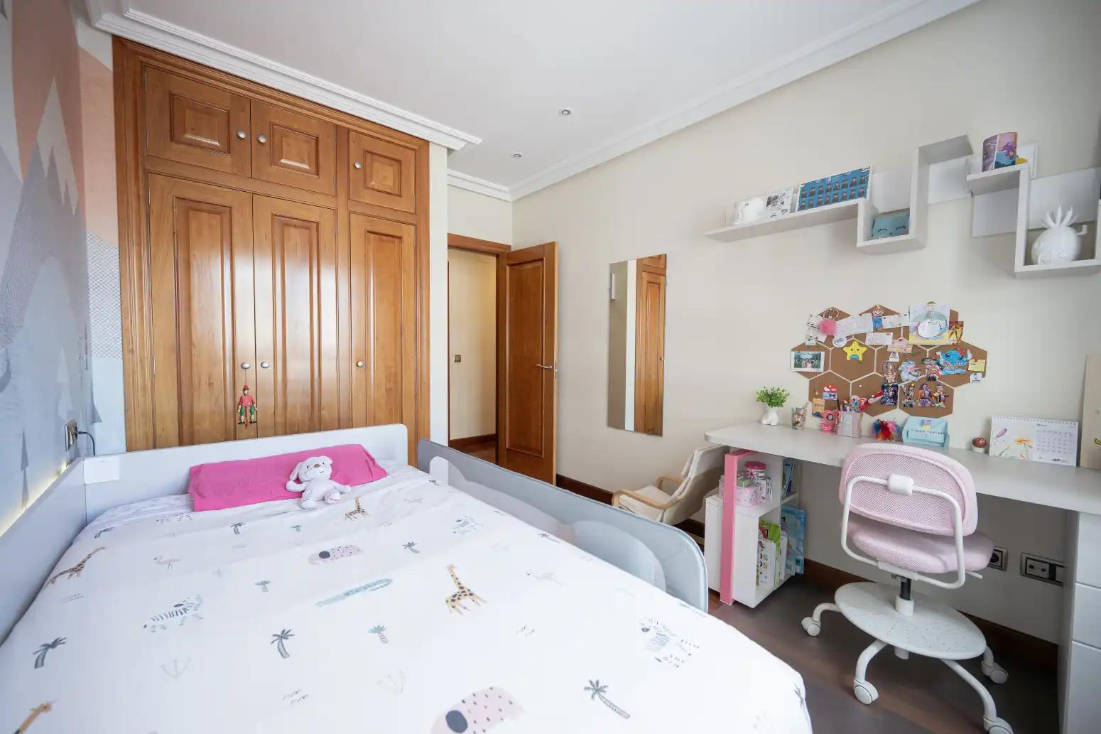 Schlafzimmer von Wohnung zum Verkauf in Oviedo  mit Heizung, Privatgarten und Abstellraum