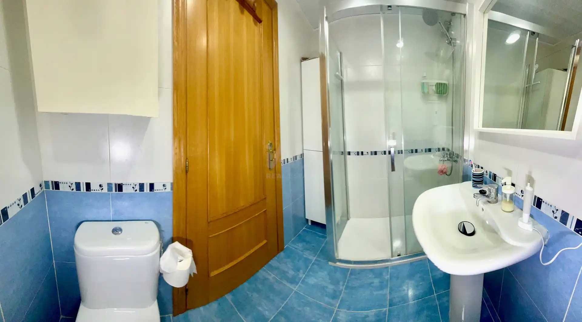 Badezimmer von Wohnung zum Verkauf in Torreblanca mit Klimaanlage, Heizung und Schwimmbad