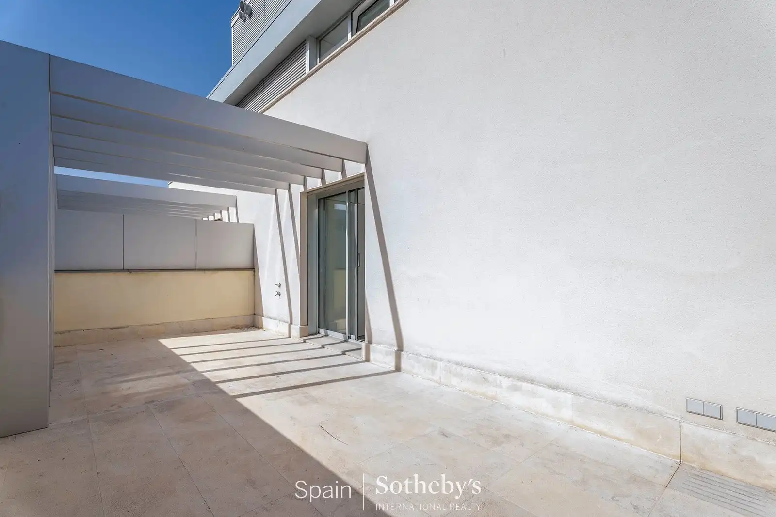Terraza de Casa adosada en venta en Madrid con Aire acondicionado, Calefacción y Jardín privado