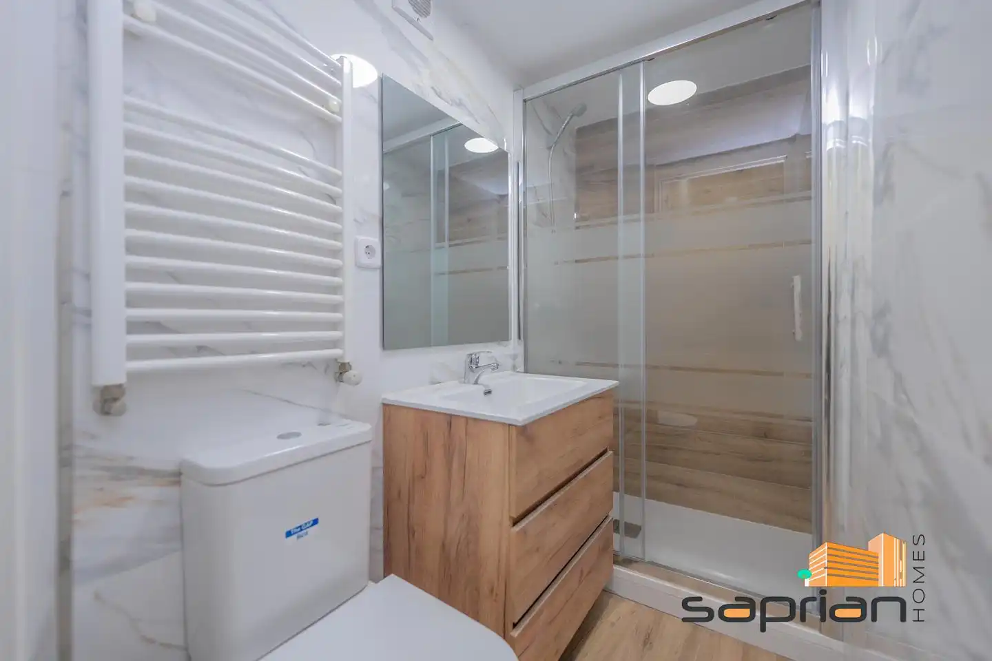 Badezimmer von Erdgeschoss zum Verkauf in Madrid mit Heizung