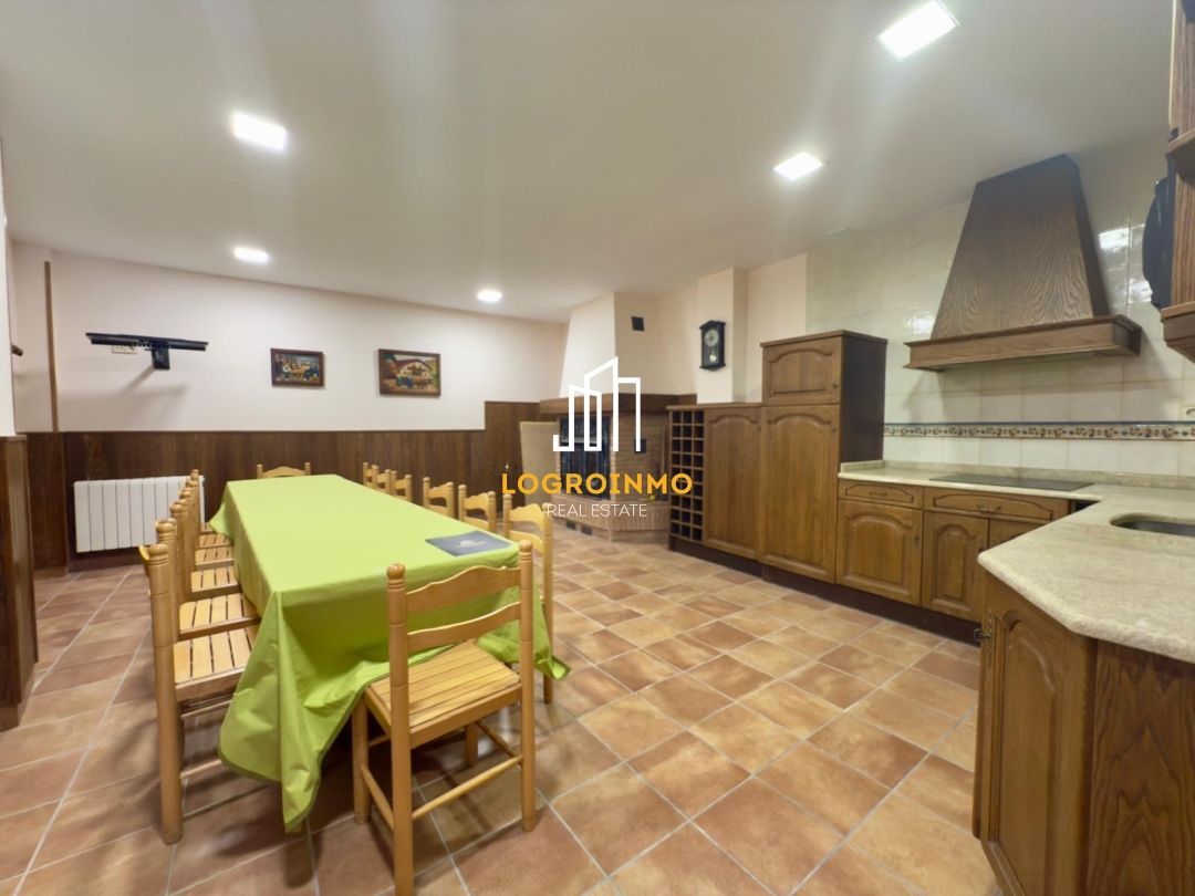 Casa o xalet en venda en Oyón-Oion amb Calefacció, Terrassa i Moblat