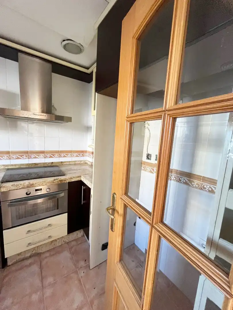 Cuina de Casa adosada en venda en Córdoba amb Aire condicionat, Calefacció i Piscina comunitària