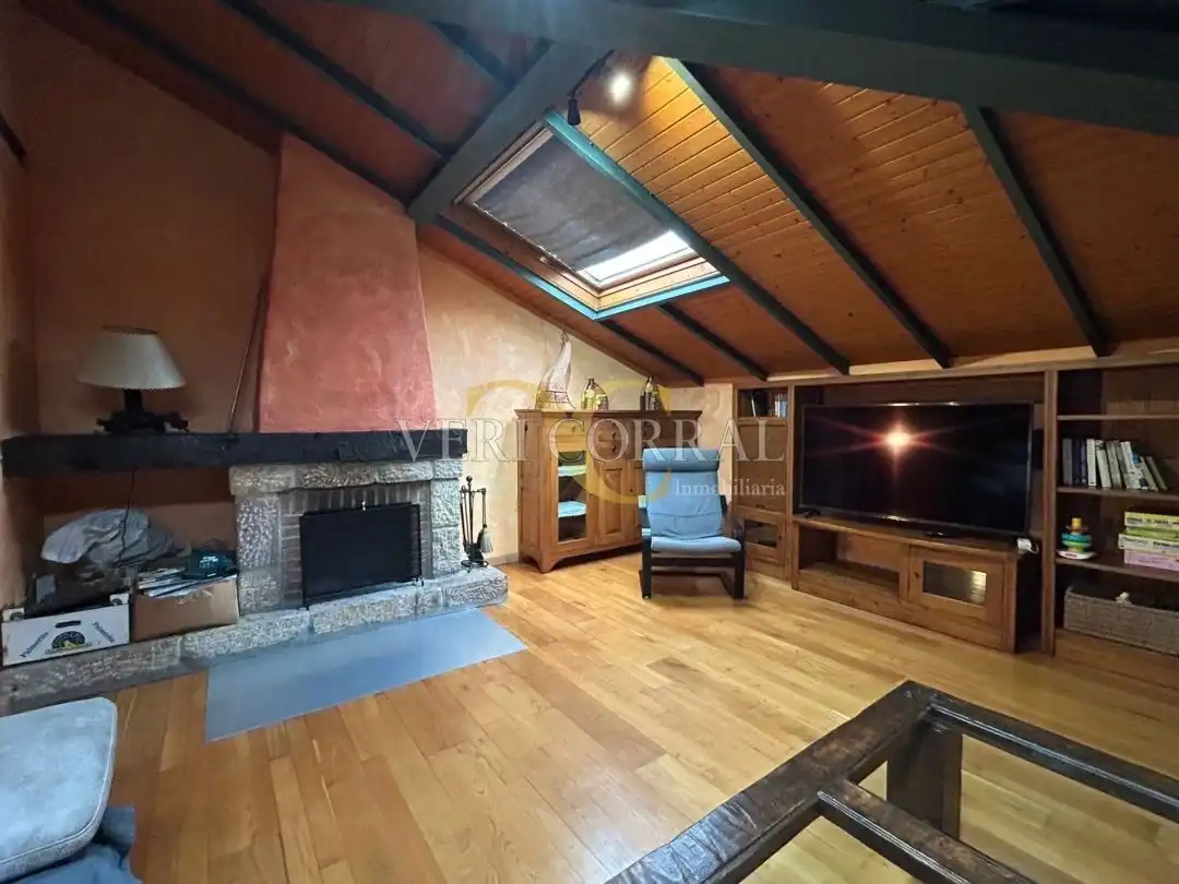 Sala d'estar de Casa adosada en venda en Llanes amb Calefacció i Moblat