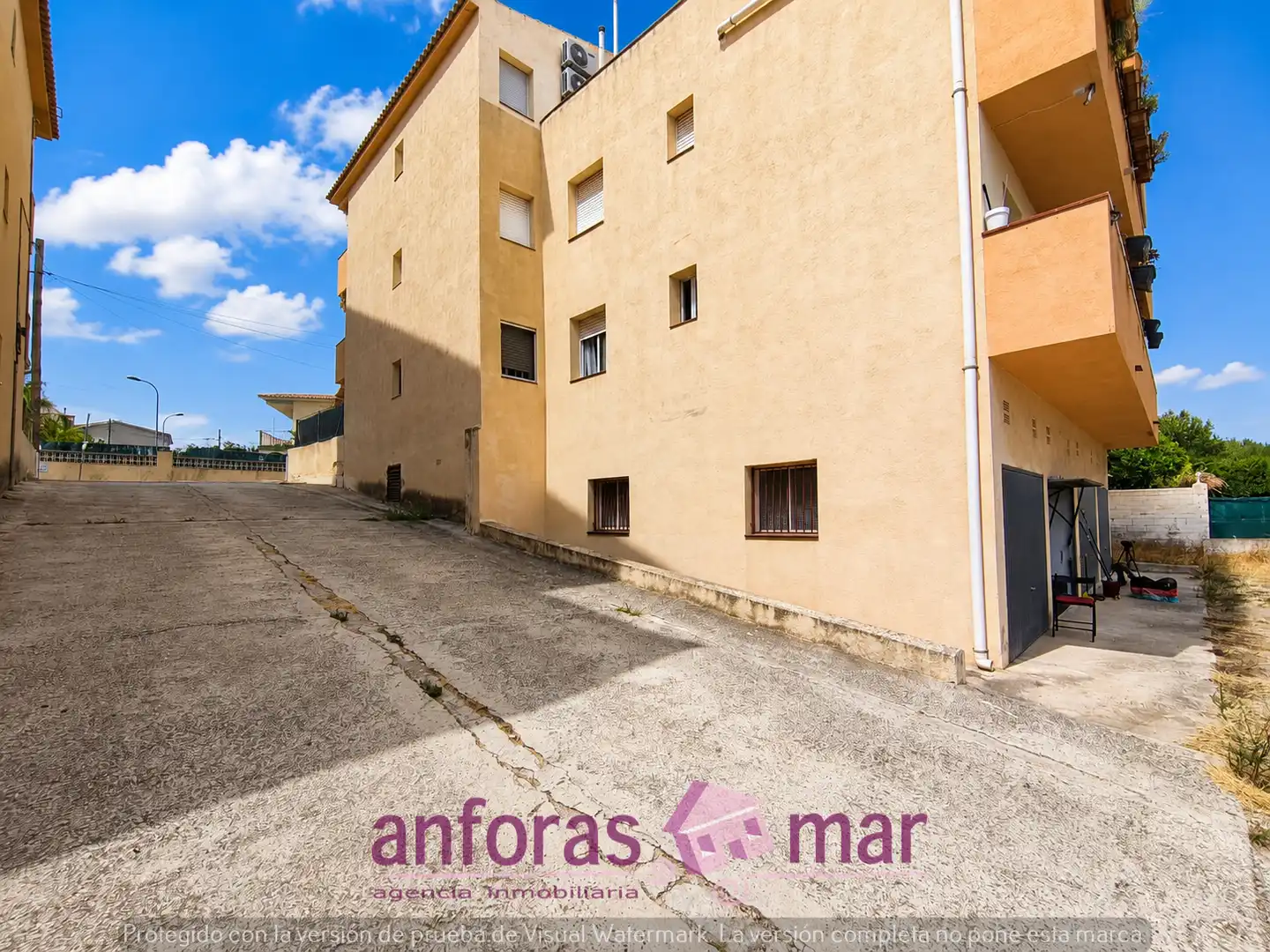 Vista exterior de Pis en venda en La Pobla de Montornès   amb Calefacció, Terrassa i Balcó