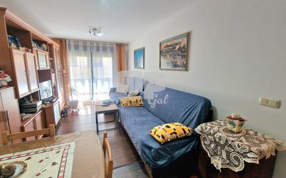 Living room of Flat for sale in Cangas   with Heating, Storage room and Balcony