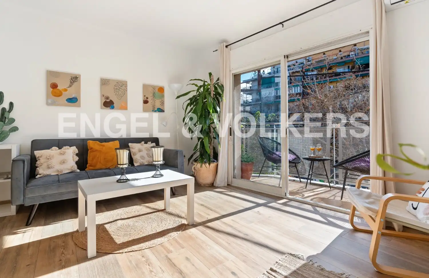 Außenansicht von Wohnung zur Miete in Barcelona mit Klimaanlage, Heizung und Parkett