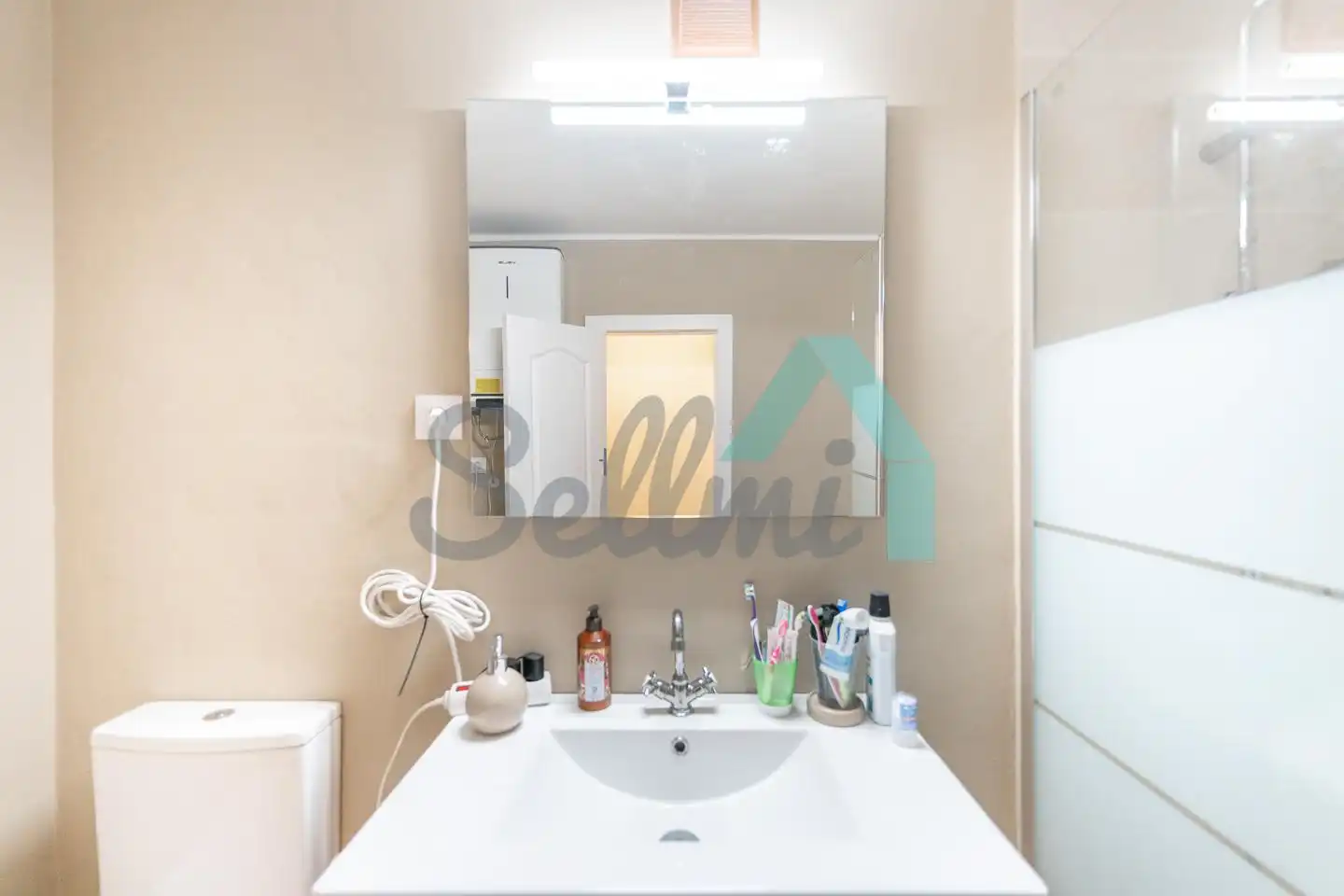 Bathroom of Flat for rent in Gijón   with Furnished