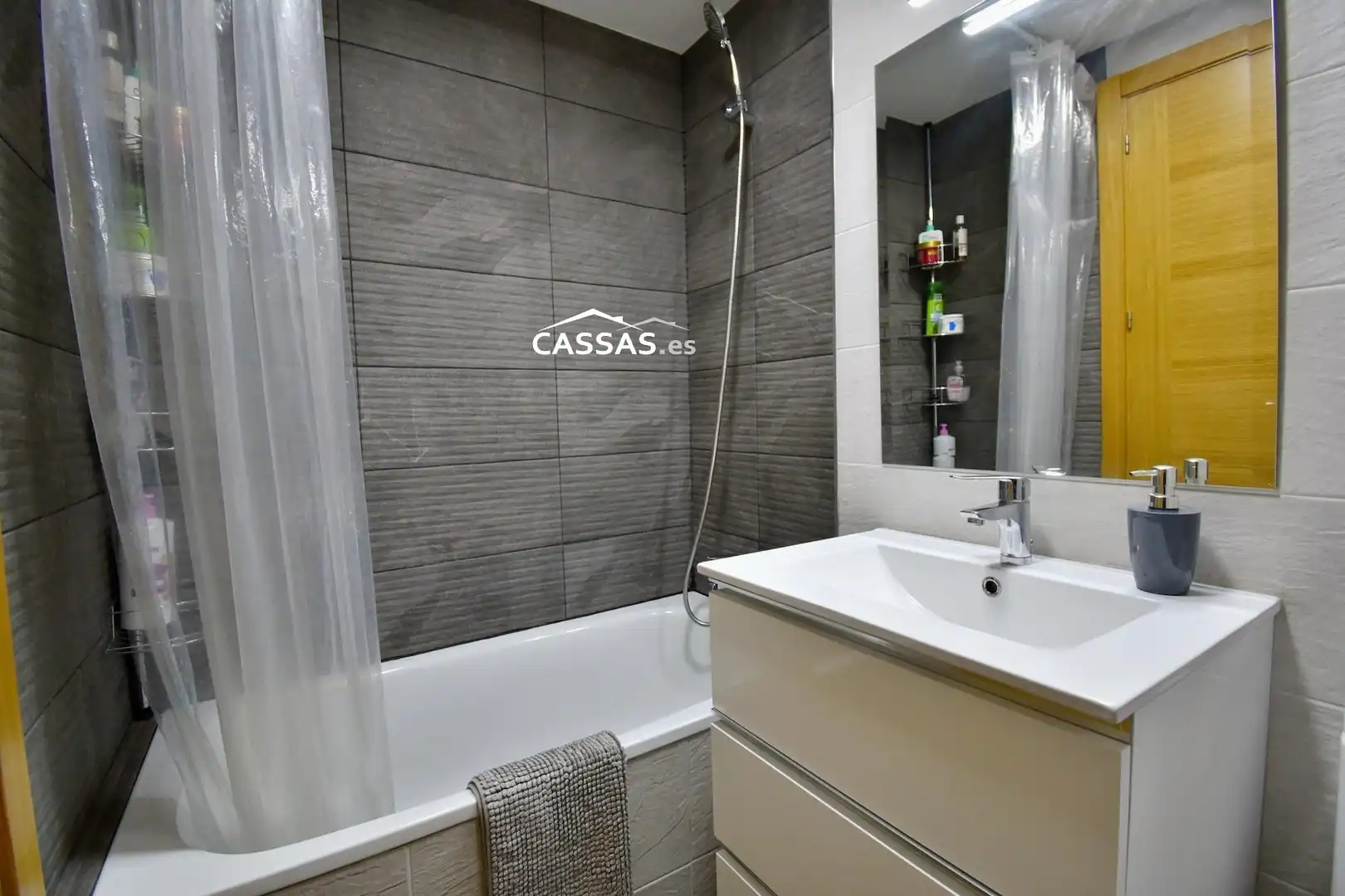 Bathroom of Flat for sale in Torrejón de Ardoz  with Air Conditioner, Heating and Parquet flooring