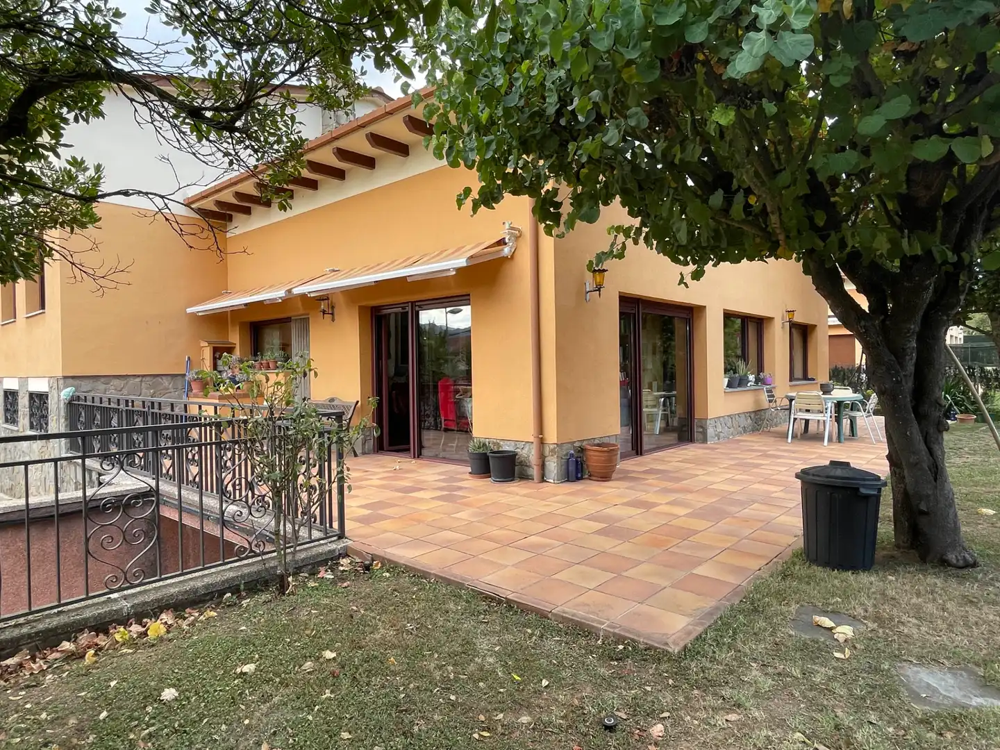 Villa con terrazza in vendita a Olot