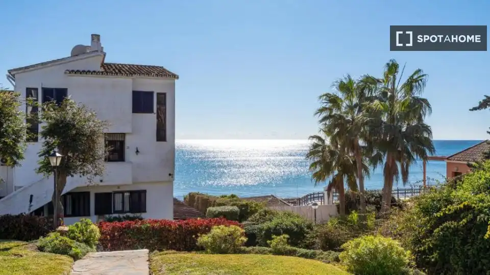 Vista exterior de Apartament per a compartir en Mijas amb Aire condicionat, Terrassa i Moblat