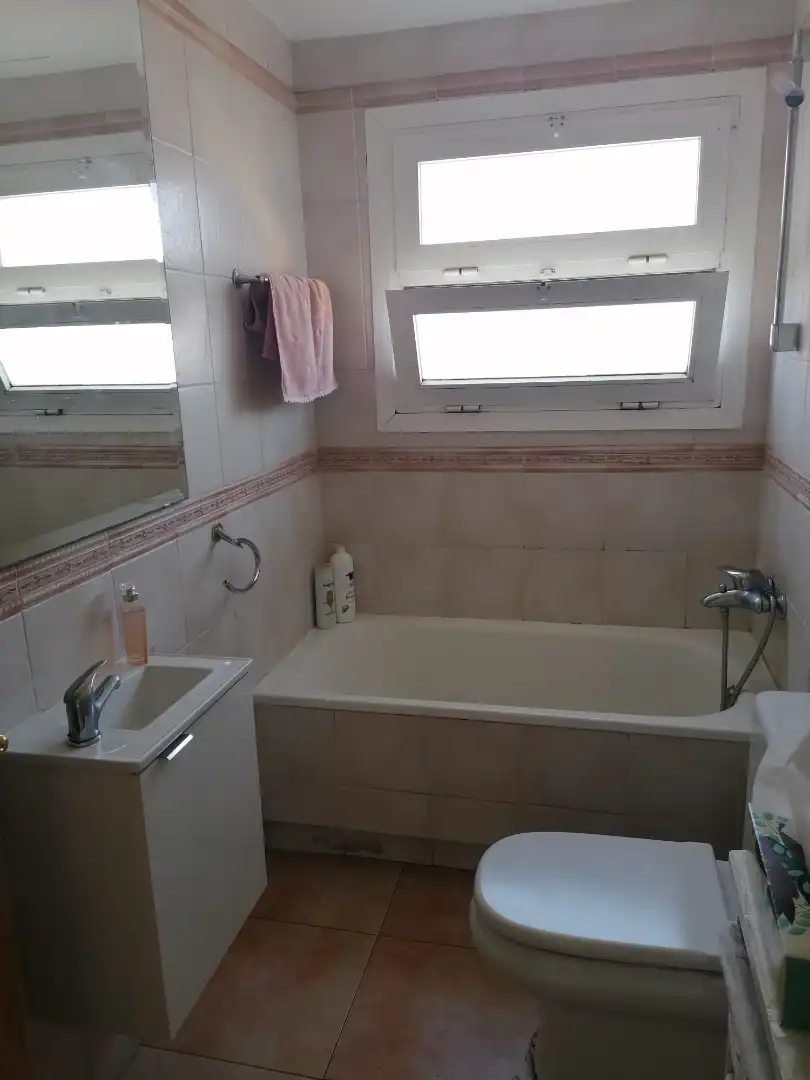 Badezimmer von Wohnungen zum Verkauf in Castell d'Aro, Platja d'Aro i s'Agaró mit Klimaanlage, Heizung und Terrasse
