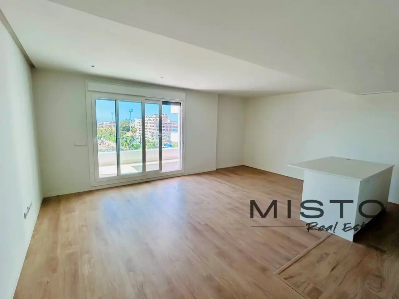 Living room of Flat for rent in Nueva Andalucía