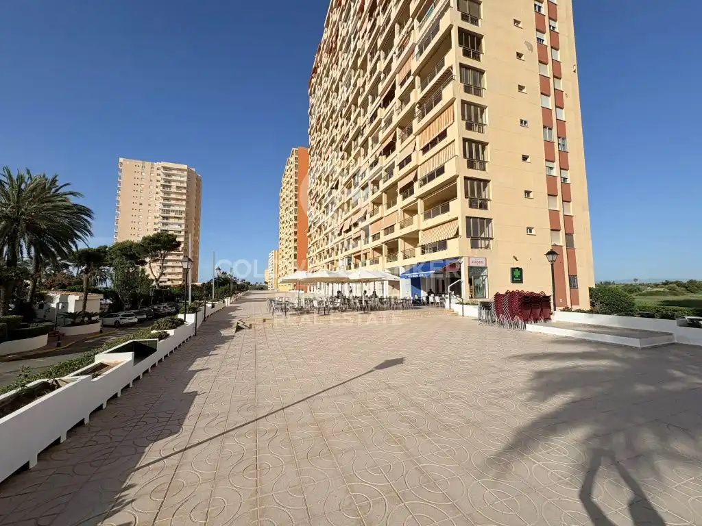 Vista exterior de Planta baja en venta en El Puig de Santa Maria con Jardín privado, Piscina y Horno
