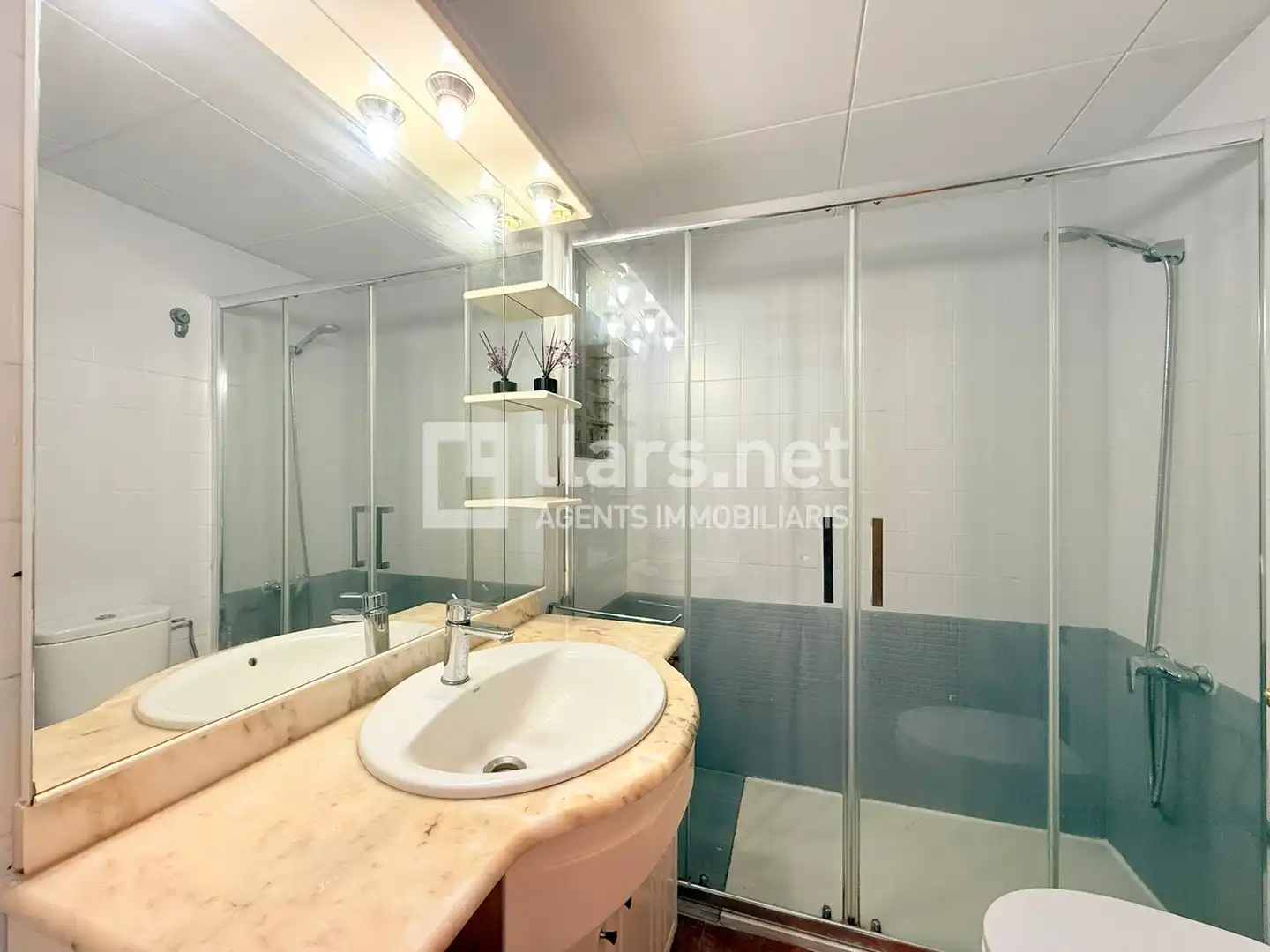 Bathroom of Flat for sale in Vilanova i la Geltrú  with Heating, Storage room and Oven
