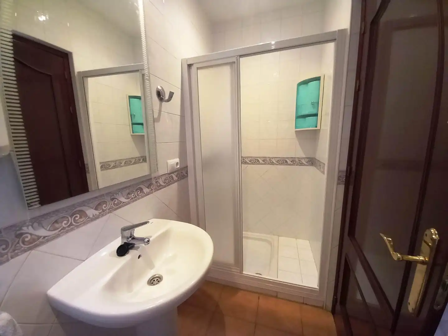 Bathroom of Houses for sale in El Pedroso  with Air Conditioner, Terrace and Storage room