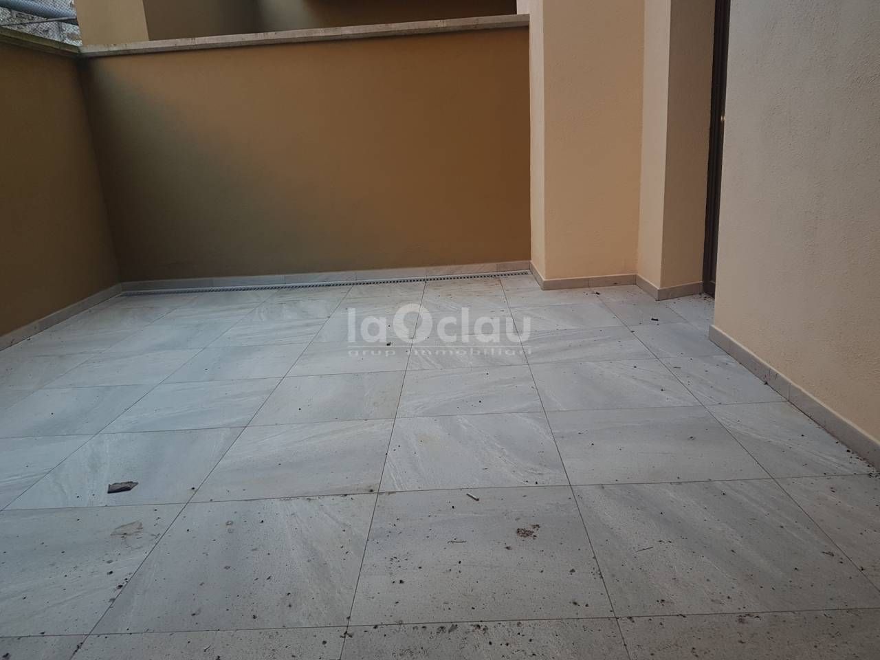 Flat for sale in Vic  with Balcony