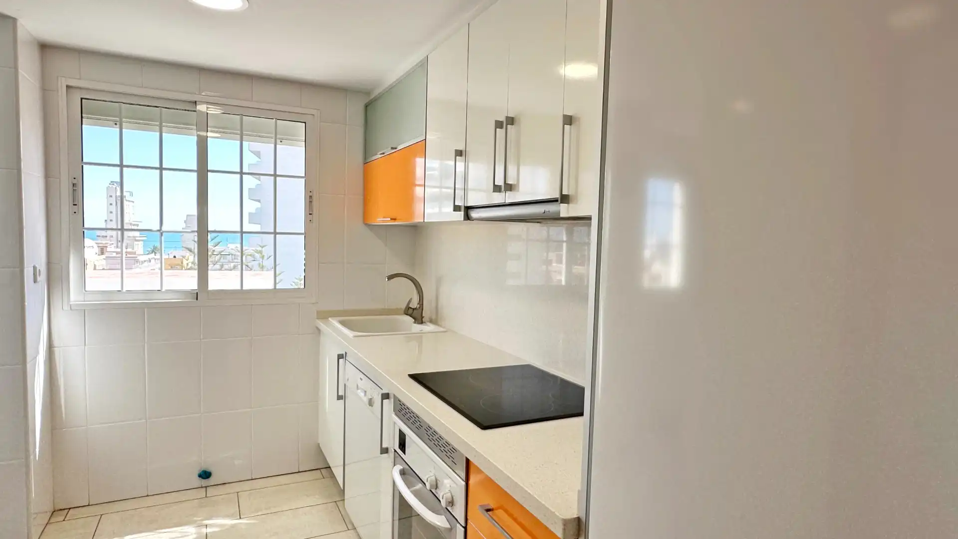 Cocina de Apartamento de alquiler en Gandia con Aire acondicionado, Calefacción y Terraza