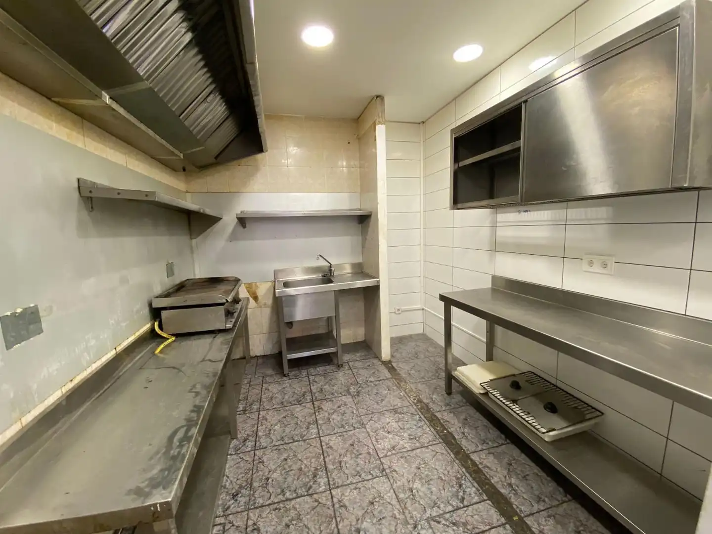 Cocina de Local de alquiler en Sant Feliu de Llobregat con Terraza