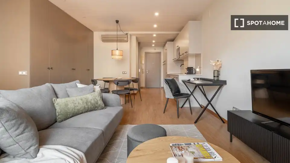 Piso con terraza en alquiler en Eixample, imagen 2