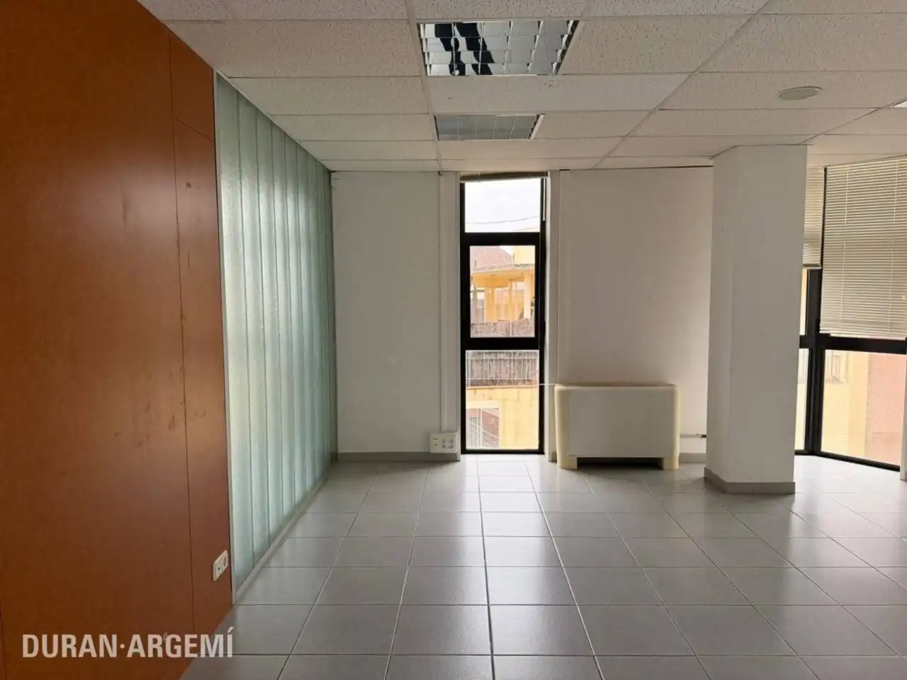 Oficina de lloguer en Terrassa amb Calefacció