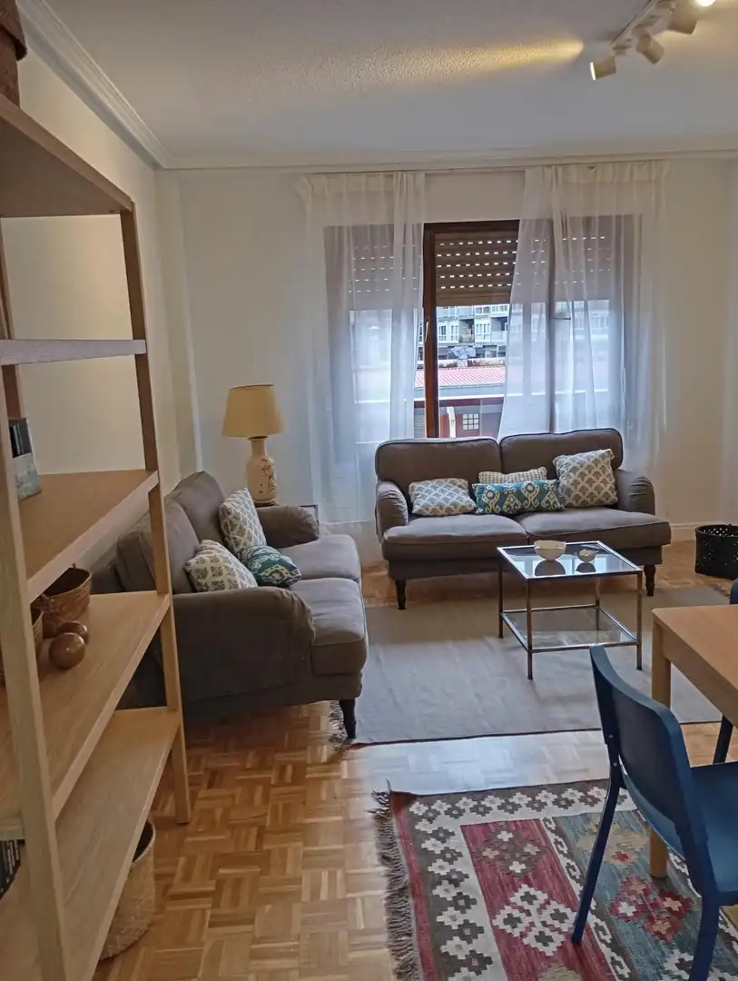 Wohnzimmer von Wohnung zur Miete in Gijón  mit Heizung, Parkett und Möbliert