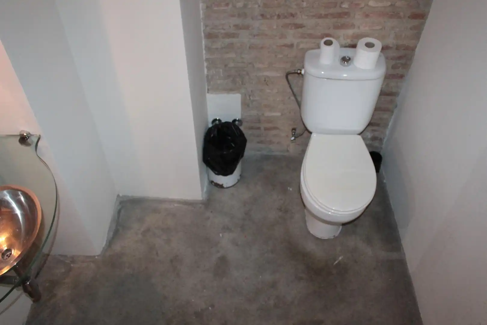 Baño de Local de alquiler en Sevilla con Aire acondicionado