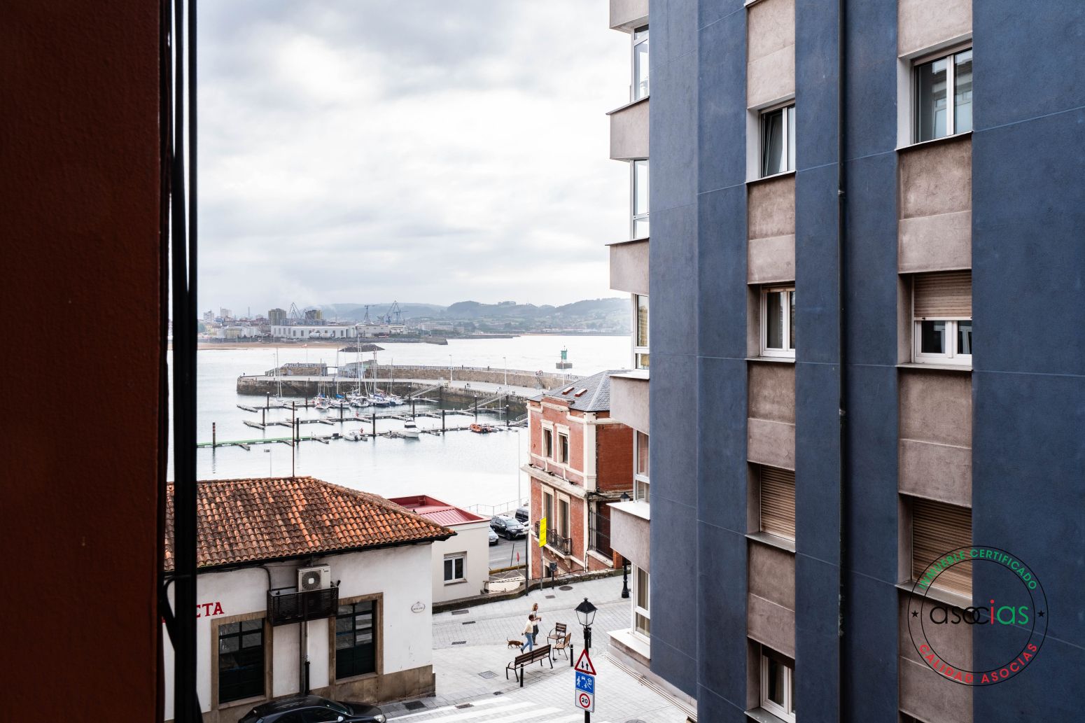 Vista exterior de Pis en venda en Gijón  amb Calefacció