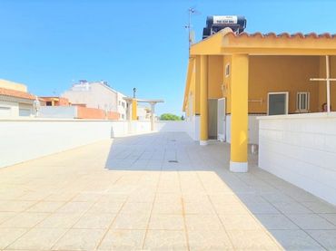Casa a schiera con balcone in vendita a Casco Urbano