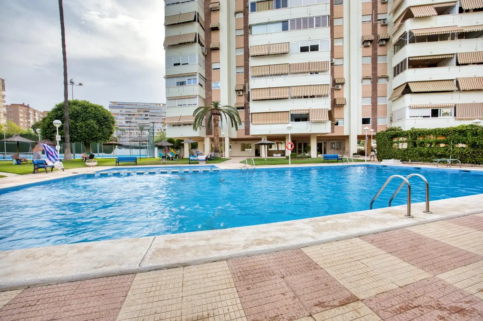 Swimming pool of Flat for sale in Alicante / Alacant  with Air Conditioner, Private garden and Balcony