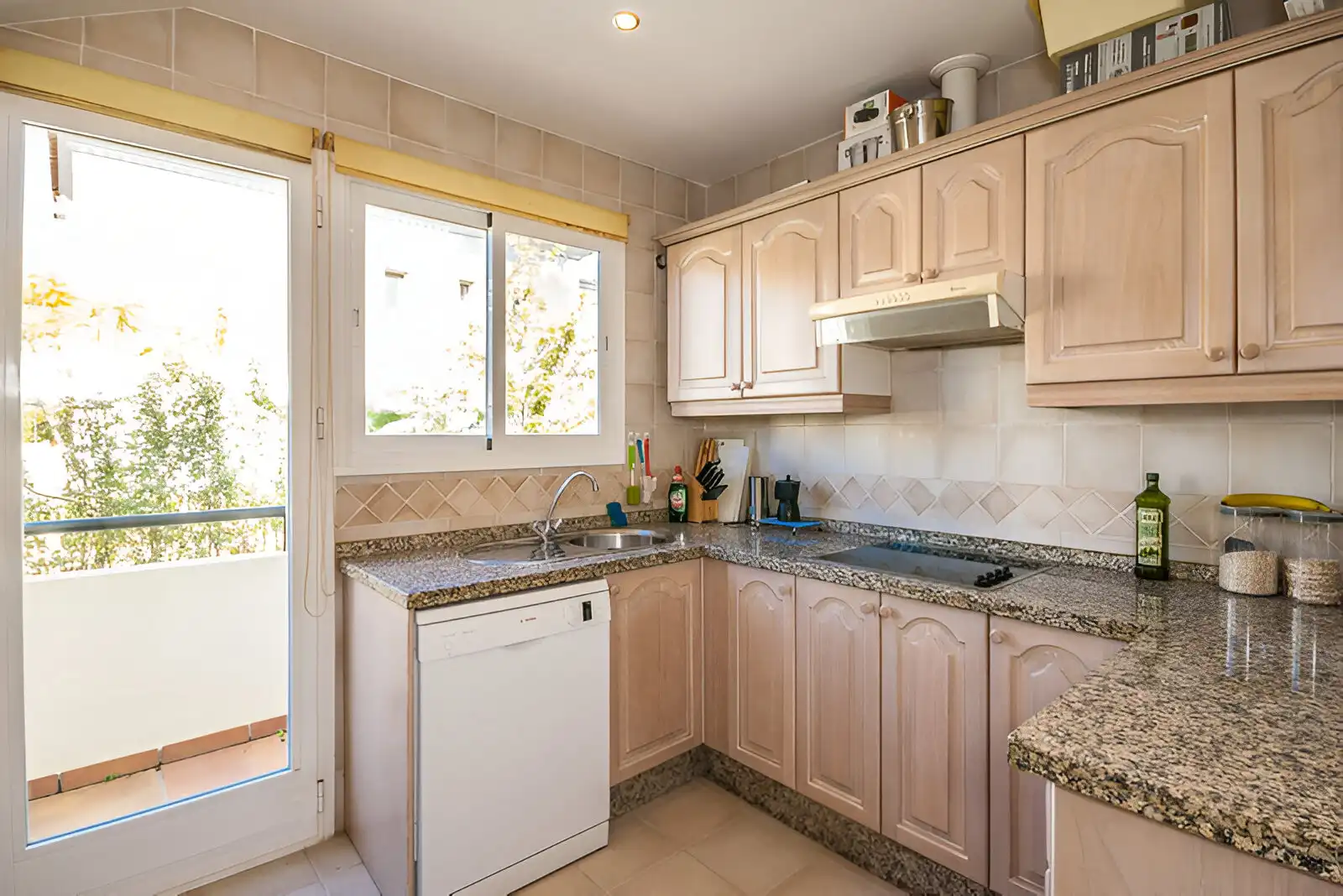Cuina de Apartament en venda en Marbella amb Aire condicionat i Terrassa