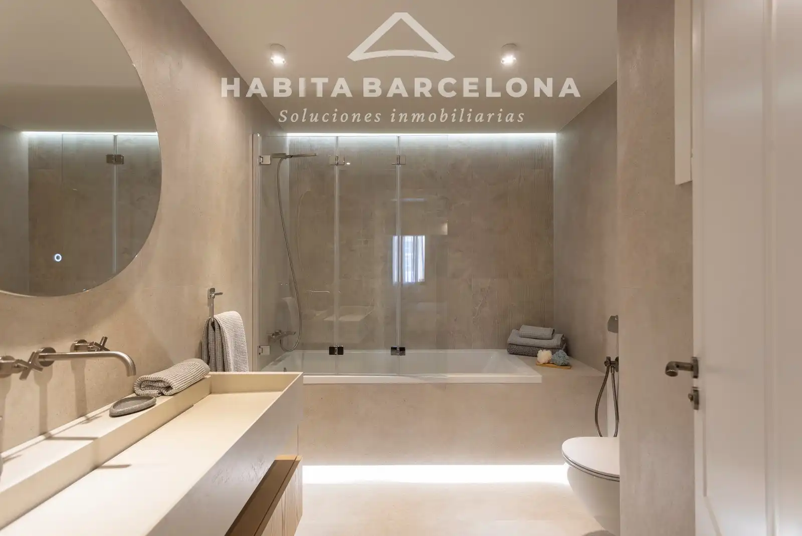 Baño de Piso de alquiler en Barcelona con Aire acondicionado, Calefacción y Parquet