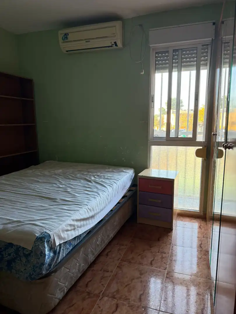 Schlafzimmer von Wohnung zum Verkauf in Sevilla mit Klimaanlage und Terrasse