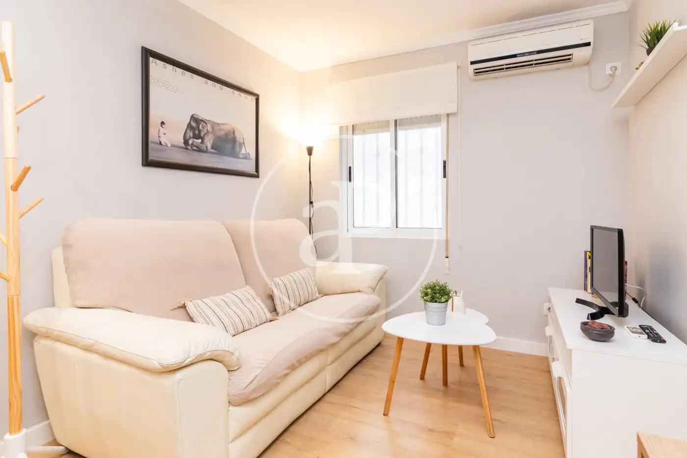 Living room of Flat for rent in Madrid  with Air Conditioner, Heating and Furnished