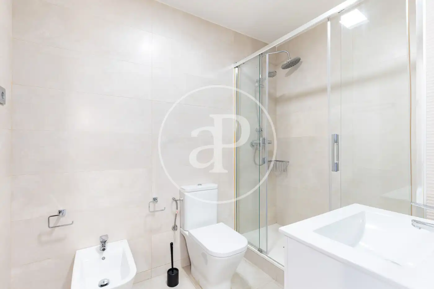 Baño de Piso en venta en Terrassa con Calefacción, Terraza y Balcón