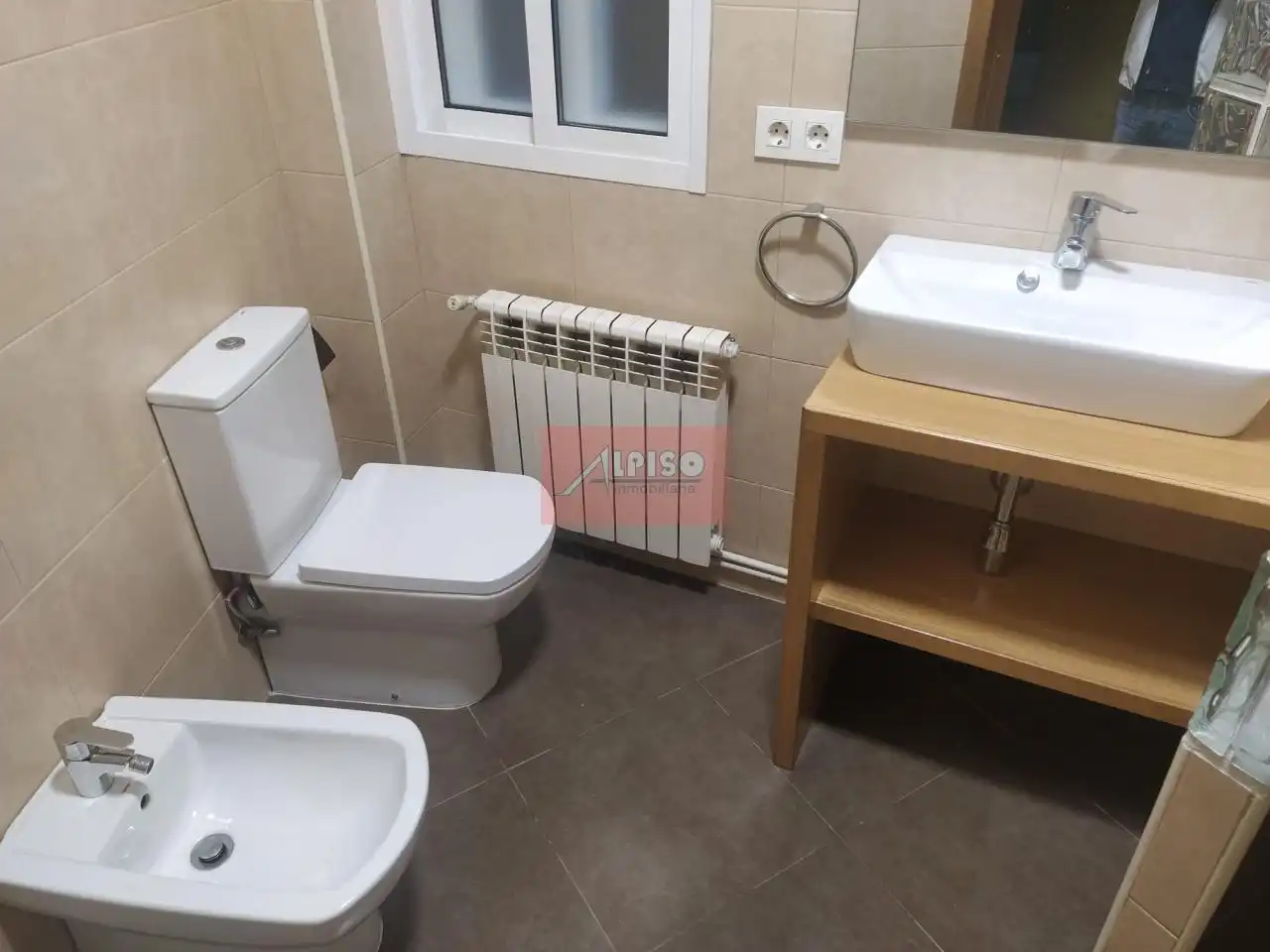 Baño de Apartamento de alquiler en Ourense Capital  con Calefacción y Parquet