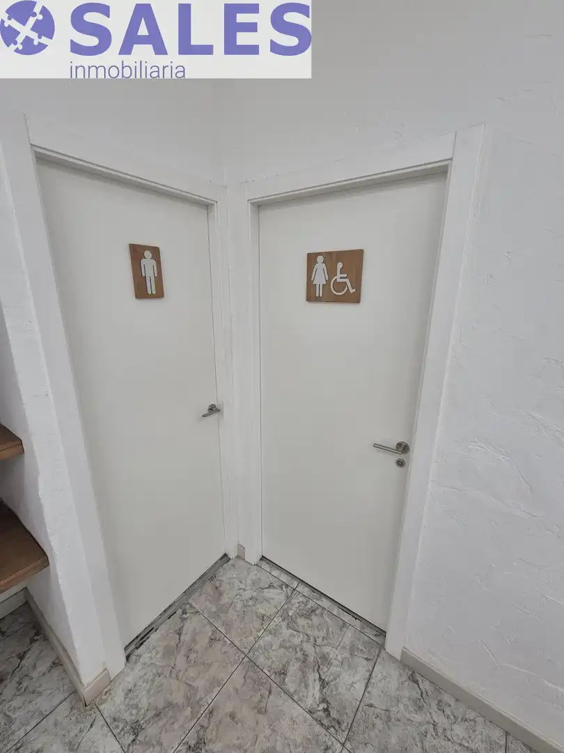 Bathroom of Commercial properties for sale in Torrent  with Furnished