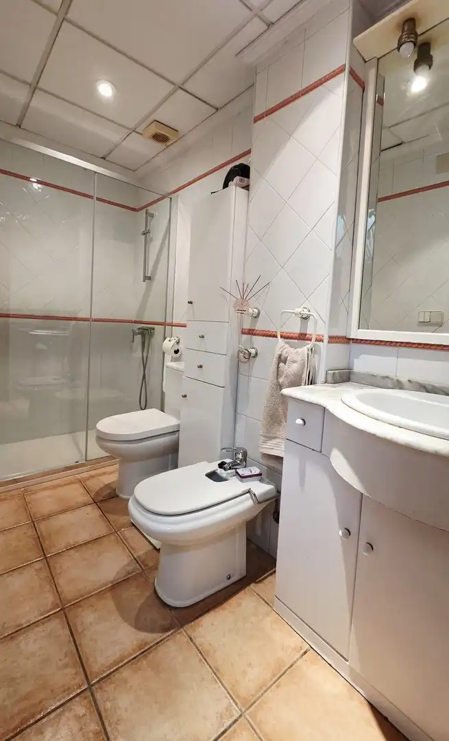 Baño de Piso en venta en Benidorm con Aire acondicionado, Terraza y Piscina comunitaria
